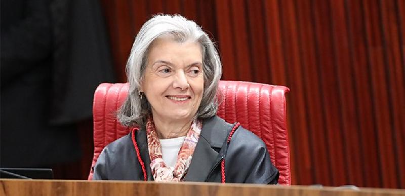 Cármen Lúcia manda para regime aberto condenado por furtar R$ 10 e chinelos em Cuiabá