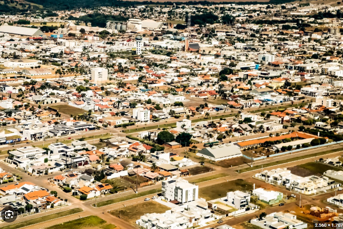 Drogaria é multada por produtos vencidos e descarte irregular em Campo Verde, MT
