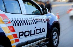 PM intercepta carro com cocaína e detém quatro suspeitos durante madrugada