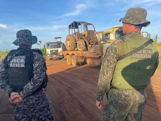 Polícia Ambiental apreende tratores e aplica multa de R$ 30 mil por crime ambiental