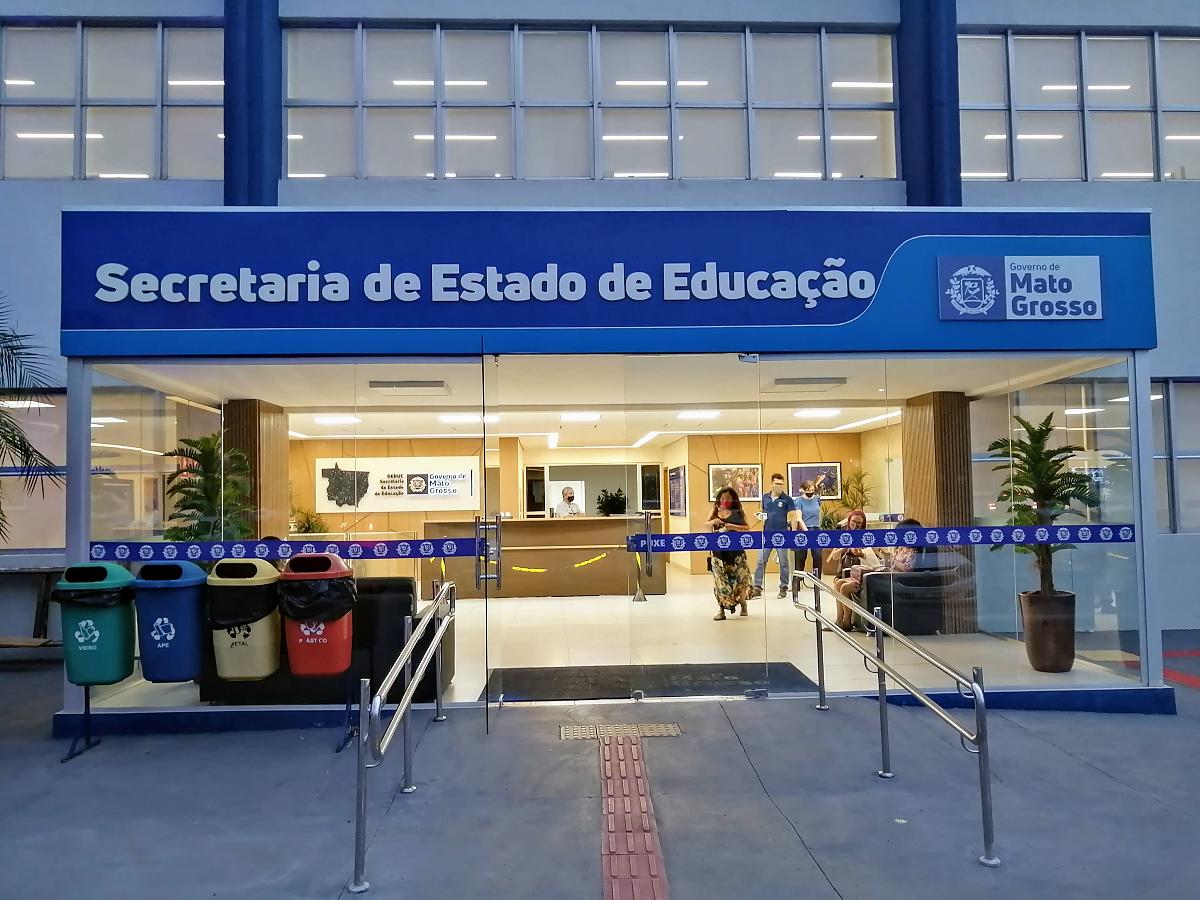 Governo de MT remaneja R$ 100 milhões de salários para merenda e transporte