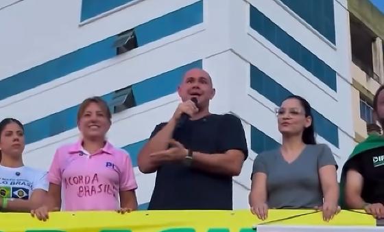 " Provoca o petista. Nem que seja por hobby"