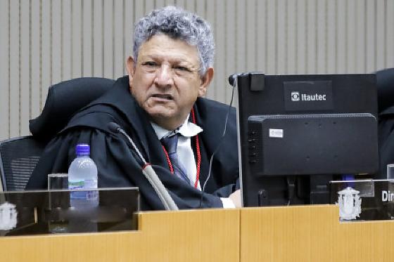 desembargador afastado Dirceu dos Santos, do Tribunal de Justiça de Mato Grosso.