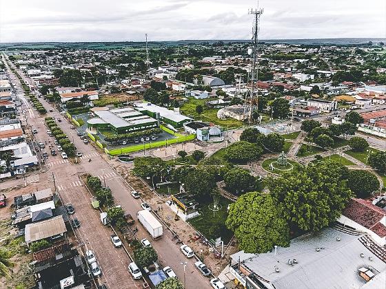 Justiça decreta revelia de dentista acusada de receber salário por 40 horas e trabalhar 20