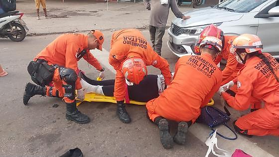 Moto de APP é atingida por carro em VG e passageira fica ferida