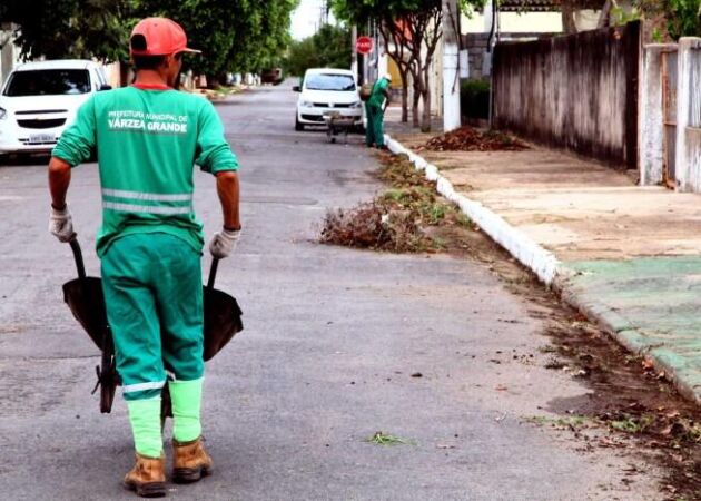 Câmara aprova piso salarial nacional de R$ 3 mil para garis