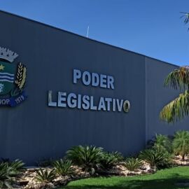 Ação questiona contratação sem licitação para redigir regras da Câmara de Sinop