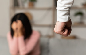Idosa é socorrida após ser ferida dentro de casa pelo marido