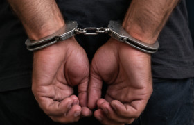 Homem é preso suspeito de estuprar mulher e tentar abusar da filha dela em MT