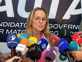 Natasha rejeita “grudar” em Lula e aposta em campanha de rua na reta final