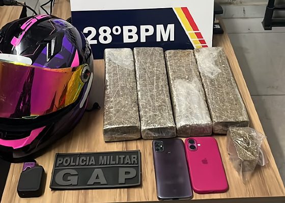 Jovem é presa com quatro tabletes de maconha em Jaciara