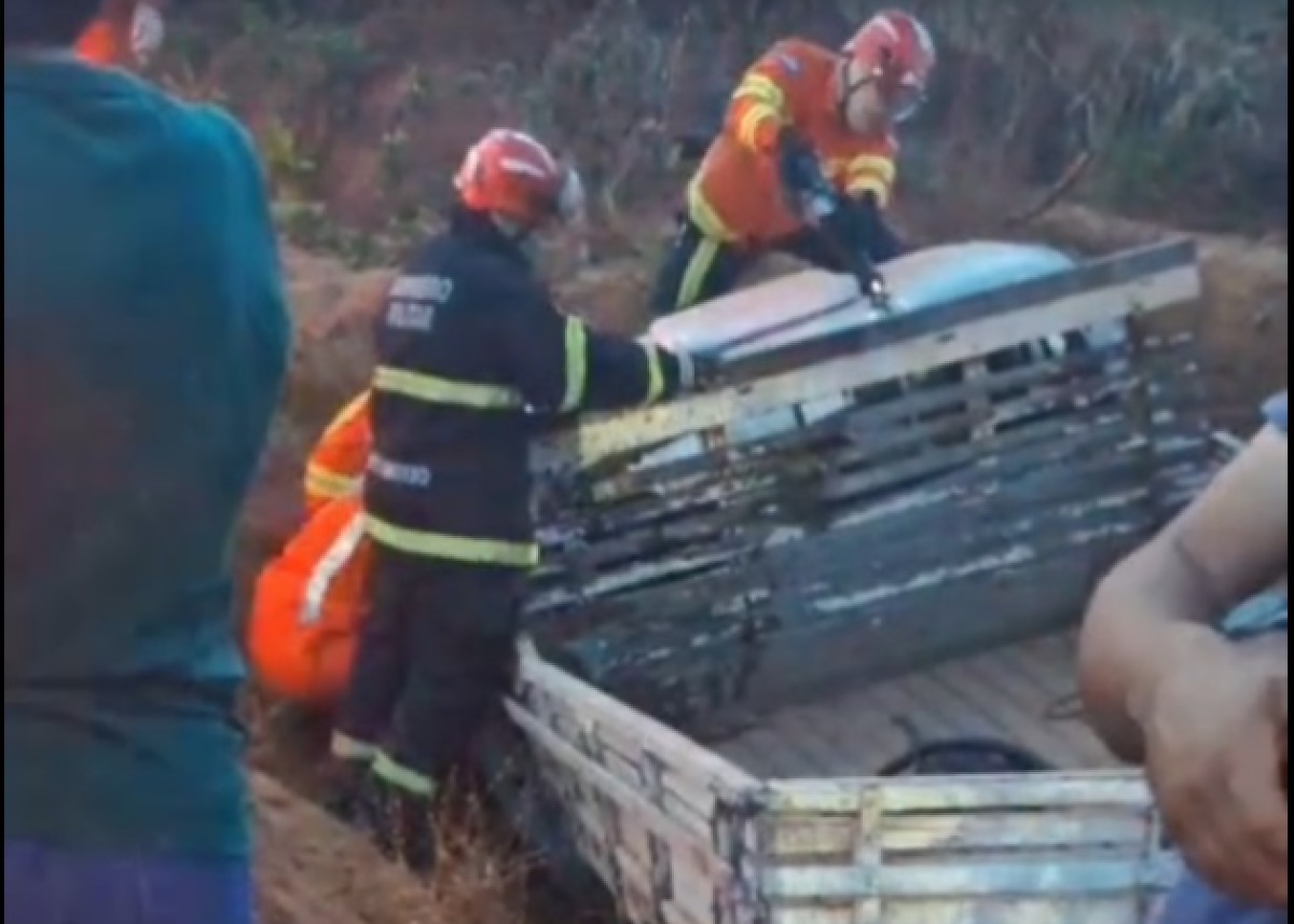 Homem é resgatado de caminhonete após acidente em Sinop
