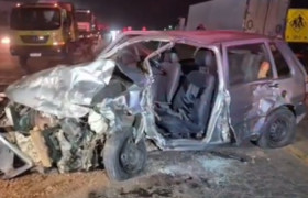 Motorista fica preso às ferragens após bater de frente com carreta em VG