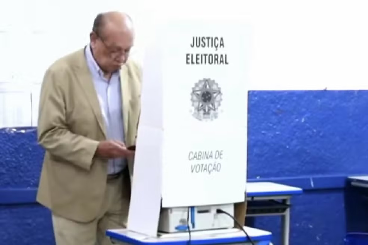 Gilmar Mendes vota em Diamantino no primeiro turno das eleições em MT