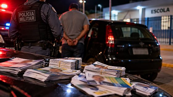 Homem é detido com santinhos durante a madrugada do dia da eleição em Rondonópolis