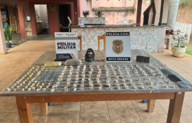 Dois homens são presos com mais de 200 porções de drogas
