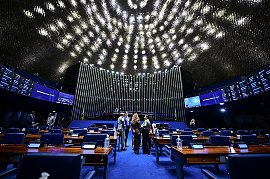 Senado marca votação do fim da escala 6x1 para quarta-feira (14)