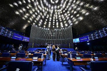Senado marca votação do fim da escala 6x1 para quarta-feira (14)
