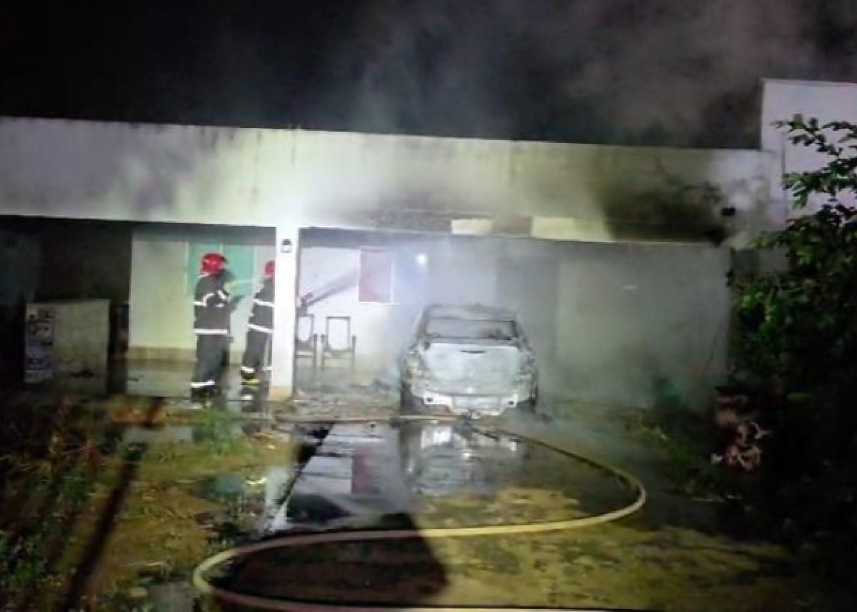 Incêndio destrói veículo em garagem de residência em Campo Verde, MT