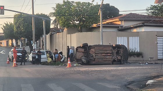 Colisão entre dois carros deixa idosa de 79 anos ferida em Cuiabá
