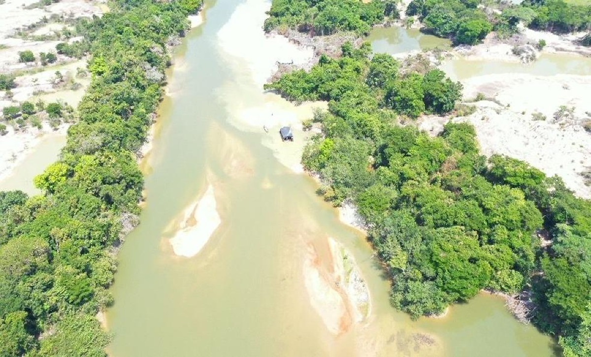 Operação contra garimpo ilegal mira 28 balsas em Guarantã do Norte, MT