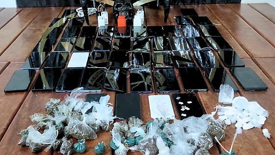 Revista apreende 47 celulares e 92 porções de drogas em presídio de MT
