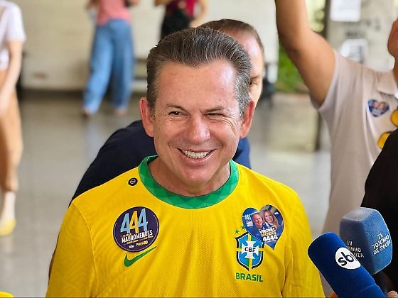 Mauro Mendes vai a Brasília esperar vitória de Flávio e acompanha derrota do aliado